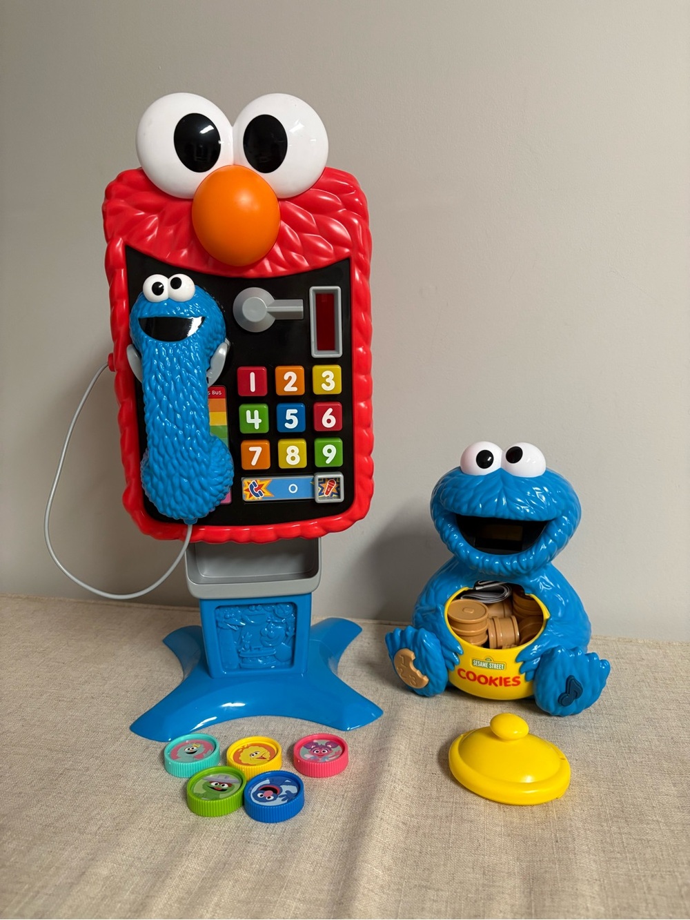 Sesame Street Elmo Phone & Cookie Monster Play Set